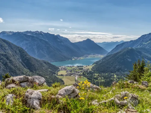 Blick vom Feilkopf über Pertisau und den Achensee