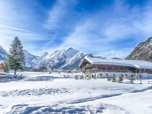 Fischergut in Pertisau am Achensee im Winter bei Neuschnee